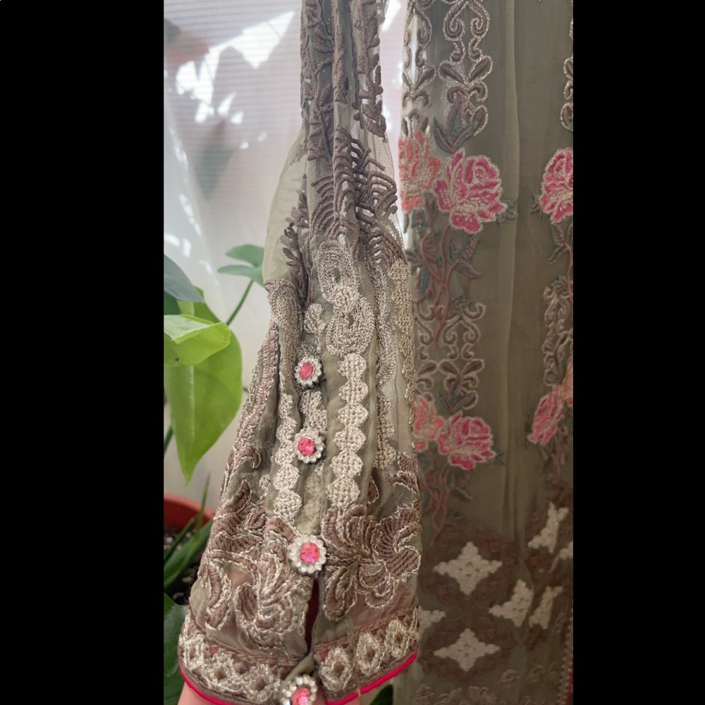 Pakistani 3 Piece - image 3